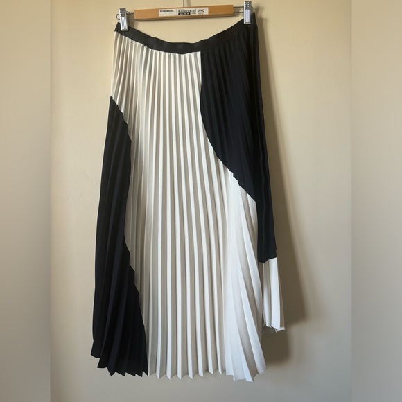 H&M two tone pleated midi skirt size 12. - Picture 3 of 5